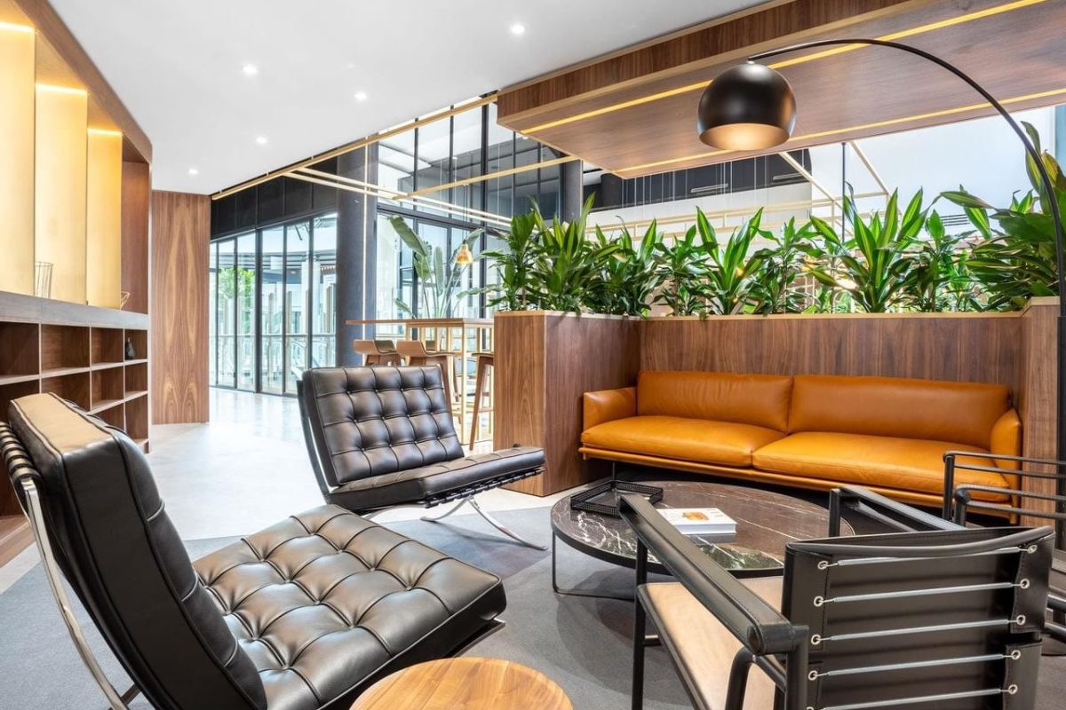 Regus Place des Grands Hommes - Photo 1